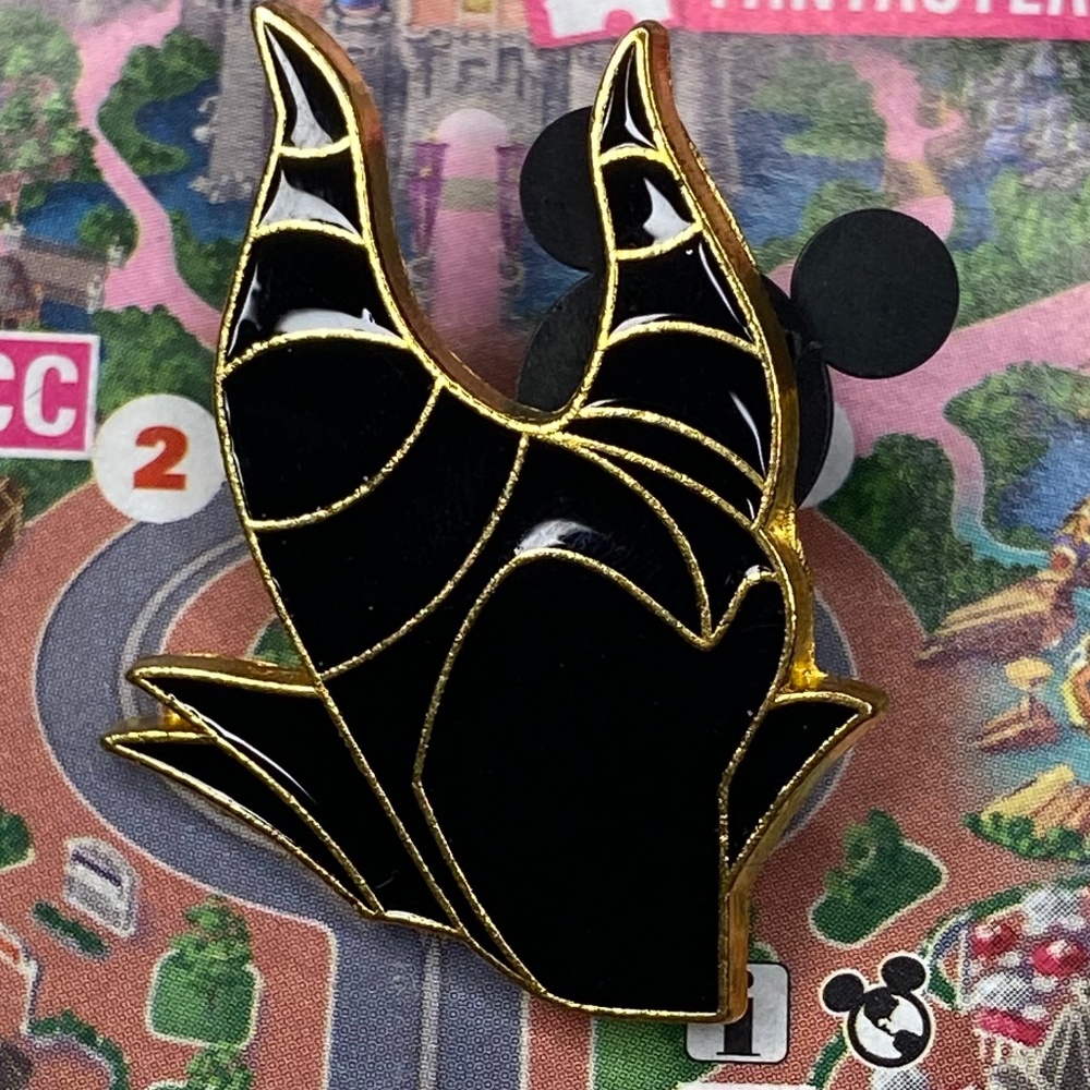 Disney Maleficent Villain Sleeping Beauty Headpiece black gold pin 2012